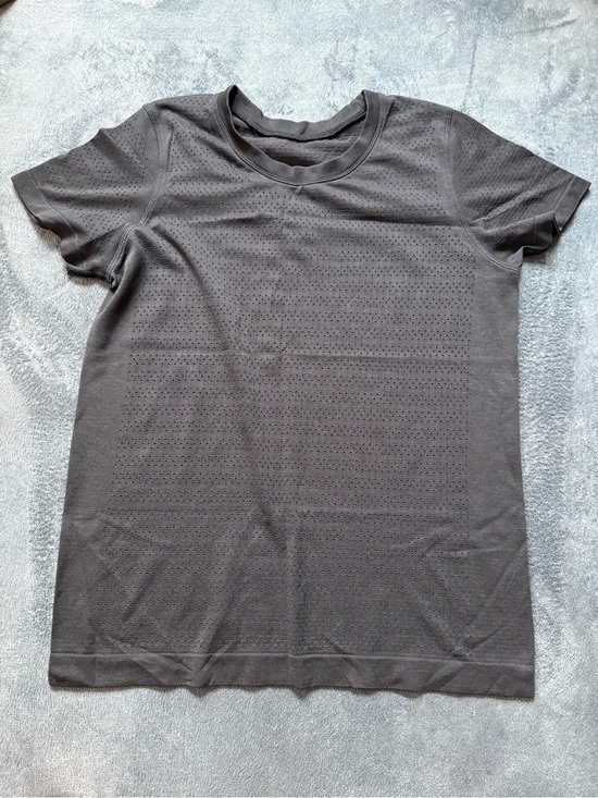 lululemon athletica Tops - lululemon athletica Short Sleeve Perforated Crew Tee - Black